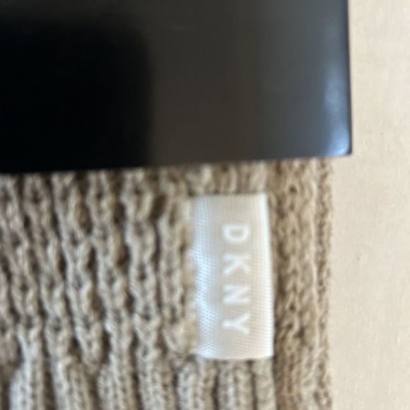DKNY Hat and Scarf Two Piece Set in Khaki Beige NIP $88+ - Picture 3 of 5